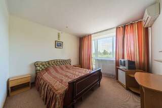 Гостиница Спортивная Симферополь 2-местный номер стандарт-1