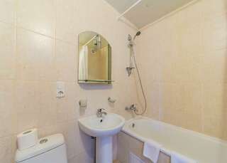 Гостиница Спортивная Симферополь Номер стандарт с 2 односпальными кроватями-7